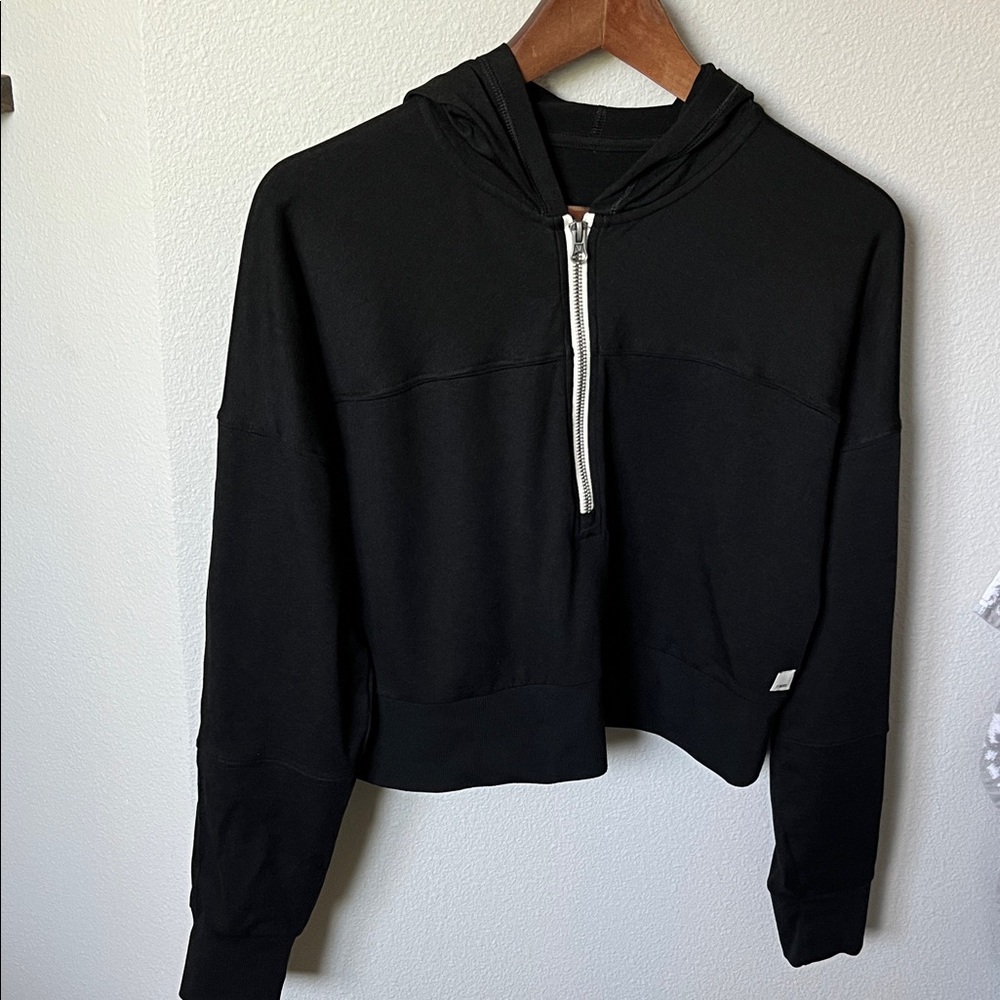 Vuori Halo Half Zip Crop Hoodie